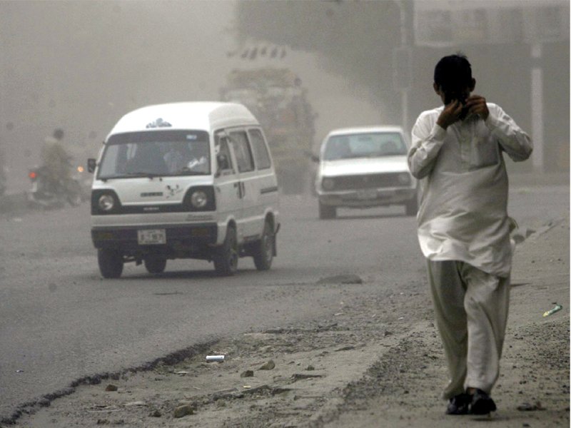 commuters seek shelter from punishing winds in saddar photo ppi