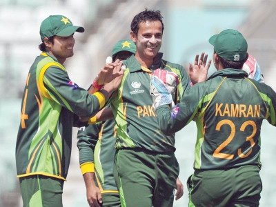 bowlers set up convincing six wicket win for pakistan