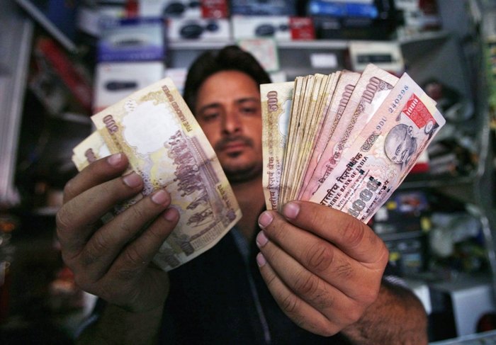 i don 039 t see anything that can turn the rupee around for a while foreign exchange strategy chief photo reuters