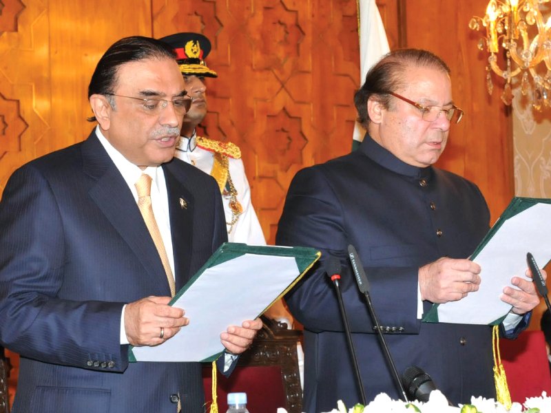 prime minister nawaz sharif being administered the oath of office by president asif ali zardari photo app