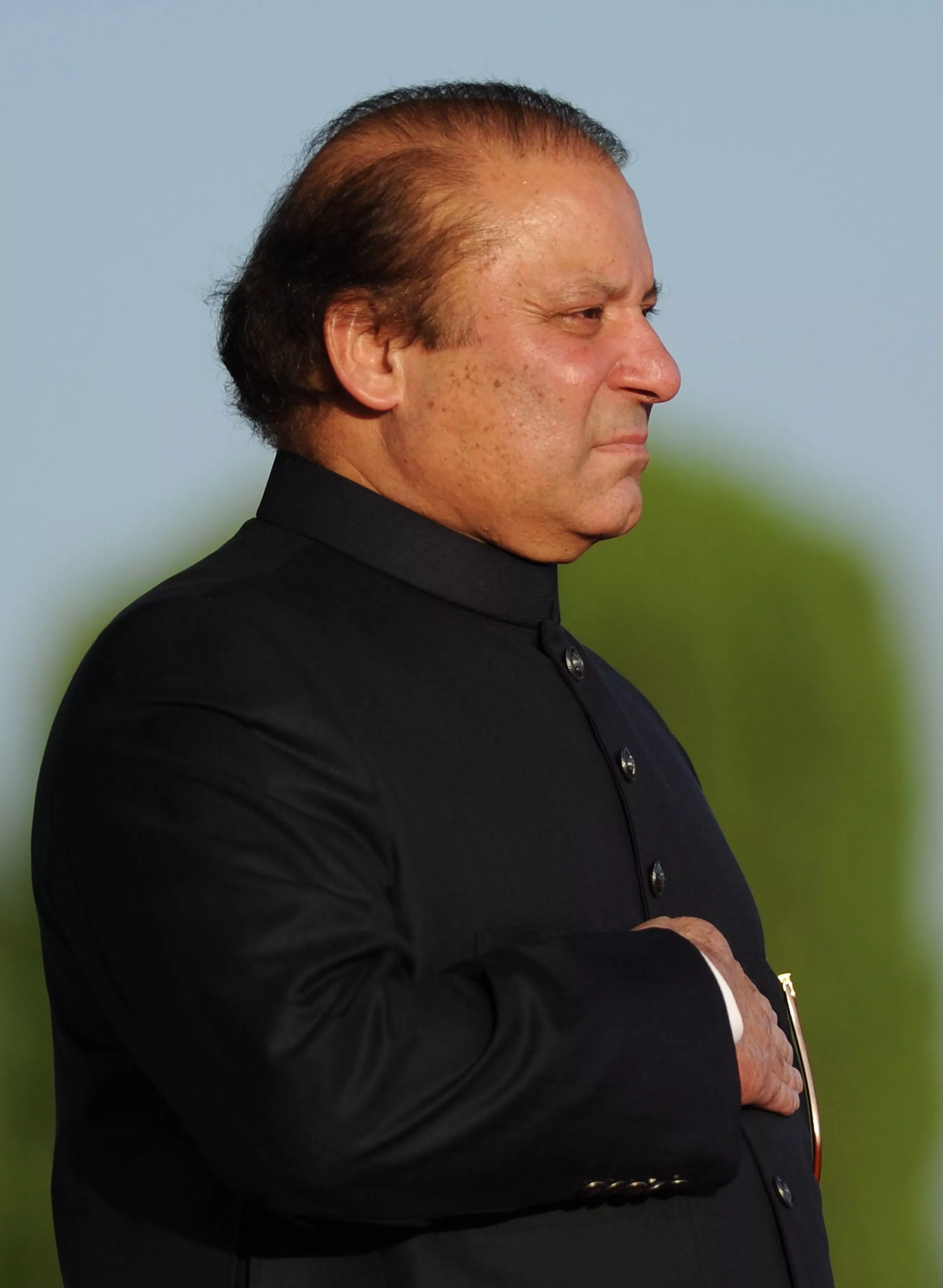 new pakistani prime minister nawaz sharif observes the national anthem during a welcoming ceremony at the prime minister house in islamabad on june 5 2013 photo afp new pakistani prime minister nawaz sharif observes the national anthem during a welcoming ceremony at the prime minister house in islamabad on june 5 2013 photo afp