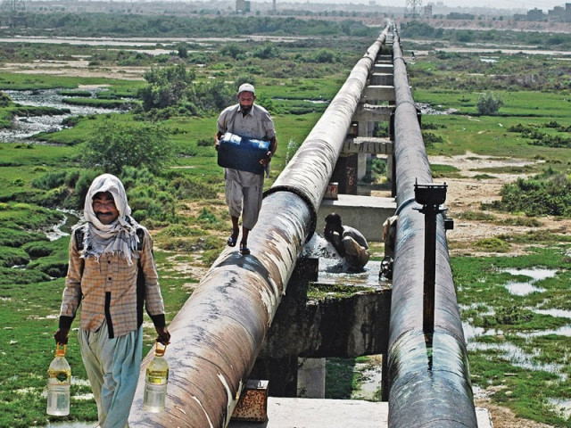 as the temperature soars to over 37 c on thursday people collect water from a broken pipe near korangi crossing photo arif soomro express as the temperature soars to over 37 c on thursday people collect water from a broken pipe near korangi crossing photo arif soomro express