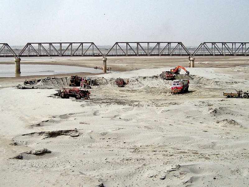 the picture shows a section of dry river indus bed all three barrages in sindh are suffering from water shortages due to discrepancy in river flows between chashma and taunsa barrage photo shahid ali express