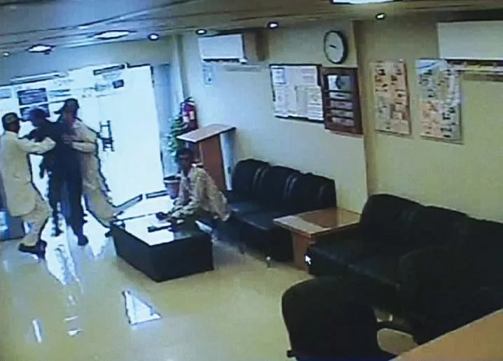 unidentified robbers entered a branch of summit bank on abdullah haroon road within the limits of preedy police station late thursday night but failed to loot any cash photo express file unidentified robbers entered a branch of summit bank on abdullah haroon road within the limits of preedy police station late thursday night but failed to loot any cash photo express file