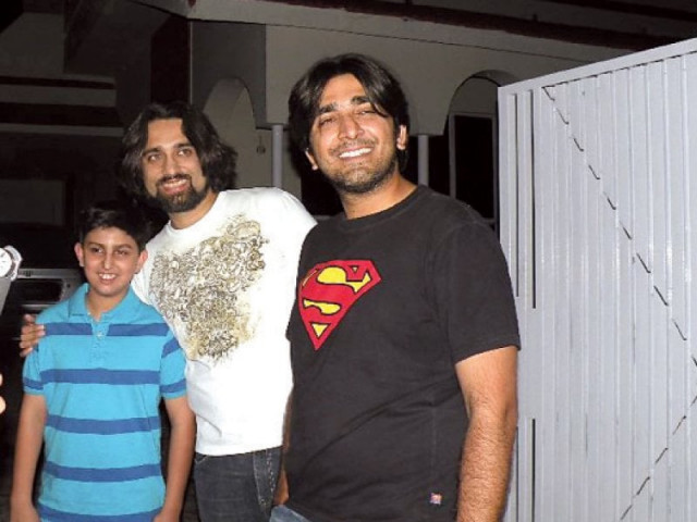 ris seventh grader shaheer naveed poses alongside members of rockband noori ali noor and ali hamza photo express ris seventh grader shaheer naveed poses alongside members of rockband noori ali noor and ali hamza photo express