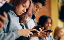 canada moves to ban social media for u 16