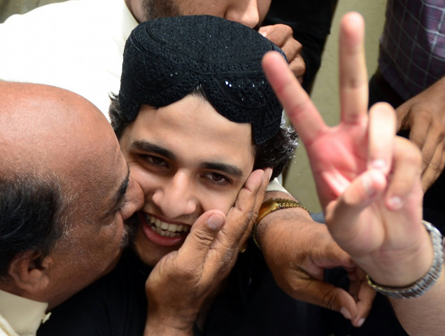 shahrukh jatoi gestures as he leaves a court after being convicted for murder in karachi on june 7 photo afp shahrukh jatoi gestures as he leaves a court after being convicted for murder in karachi on june 7 photo afp