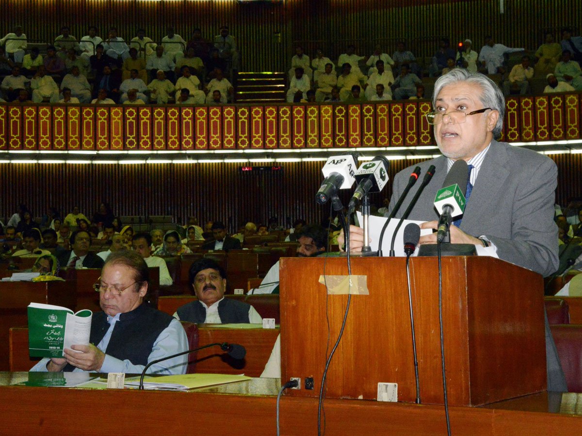 finance minister ishaq dar r presents the annual budget at the national assembly as prime minister nawaz sharif l reads a copy of the budget in islamabad on june 12 2013 photo afp
