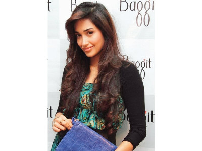 mumbai police await jiah khan s medical report for inquest