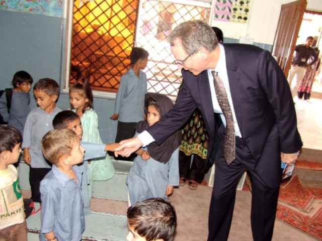 canadian high commissioner interacting with students of mashal school photo express canadian high commissioner interacting with students of mashal school photo express