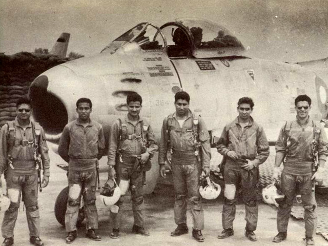no 19 squadron pilots who struck pathankot on 6 september 1965 with squadron commander 039 nosey 039 haider standing third from right photo cap paf