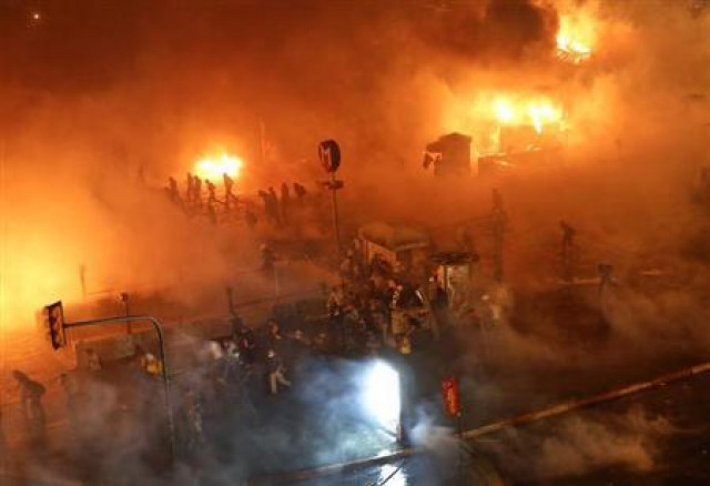 protesters run in panic as police returned to istanbul 039 s taksim square photo reuters protesters run in panic as police returned to istanbul 039 s taksim square photo reuters