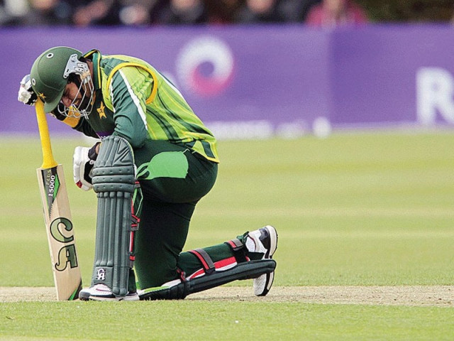 conforming to the unanimous outrage over pakistan s mediocre batting whatmore stated that low scoring was the reason for the team s failure photo afp conforming to the unanimous outrage over pakistan s mediocre batting whatmore stated that low scoring was the reason for the team s failure photo afp