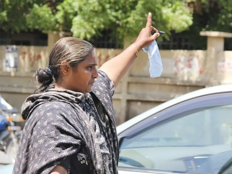 shakila bibi 40 asks a vehicle outside the sindh high court premises to stop she usually directs traffic here alone with the help of her whistle photo ayesha mir express shakila bibi 40 asks a vehicle outside the sindh high court premises to stop she usually directs traffic here alone with the help of her whistle photo ayesha mir express