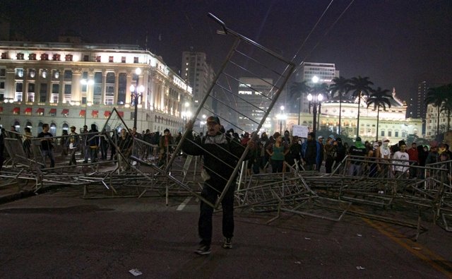 students block an avenue in sao paulo brazil on june 18 2013 photo afp