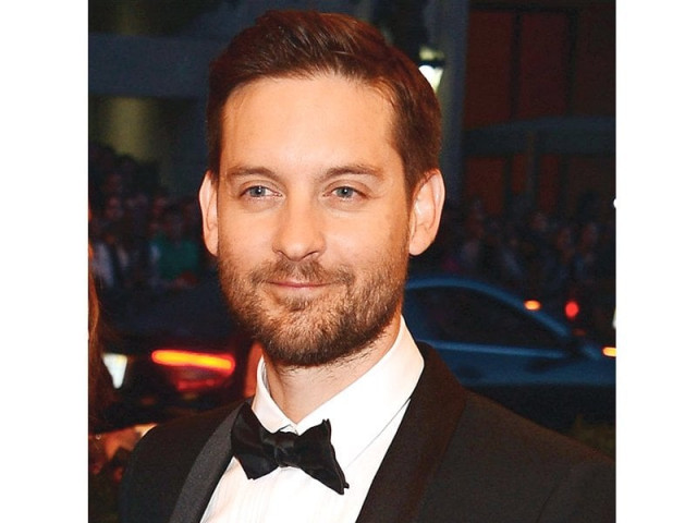 celebrity cancer tobey maguire these celebrities are proof that cancer men are some of the hottest men around