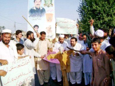 not doomsday mardan residents burn shaukat yousafzai s effigy