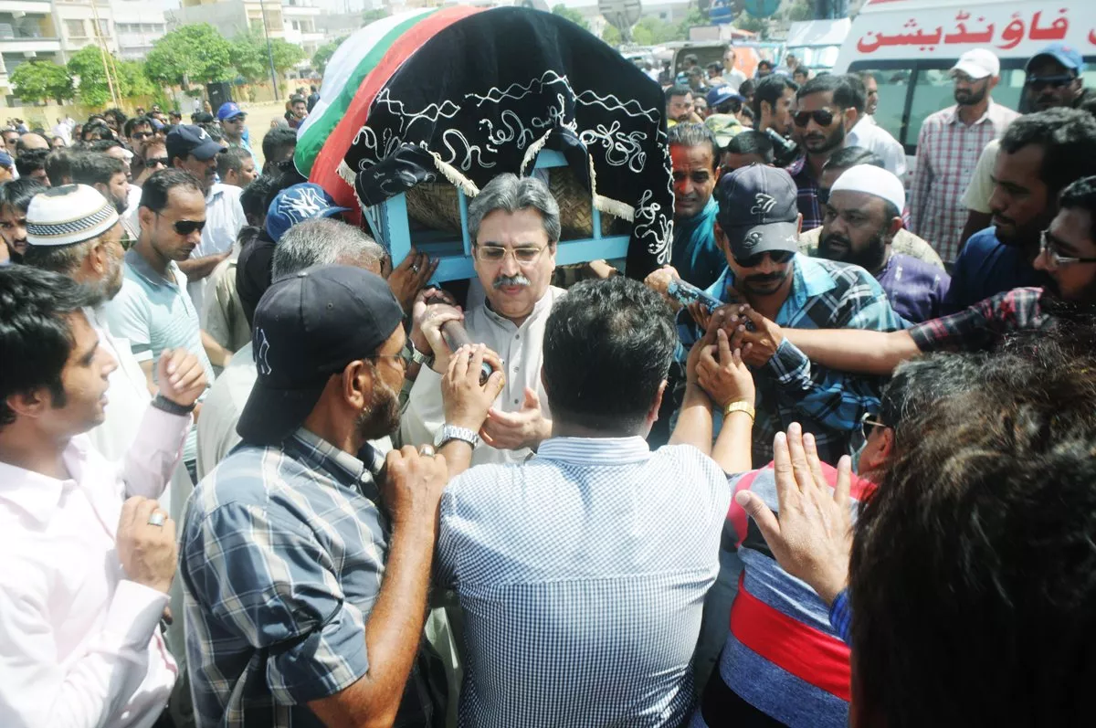 funeral procession of slain mqm mpa sajid qureshi on saturday photo mohammad saqib express funeral procession of slain mqm mpa sajid qureshi on saturday photo mohammad saqib express