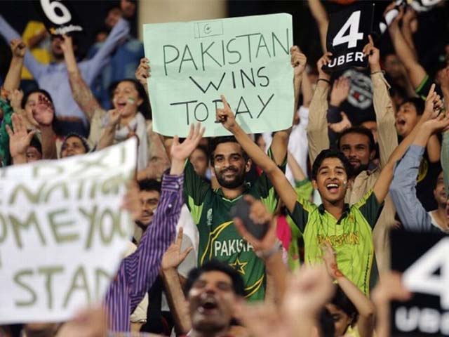 pakistan fans celebrate cricket 039 s return to the country photo afp