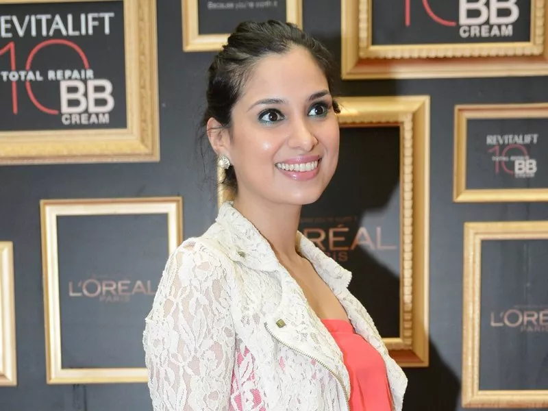 aale mojee was attending the opening for l 039 oreal paris at dolmen mall karachi aale mojee was attending the opening for l 039 oreal paris at dolmen mall karachi