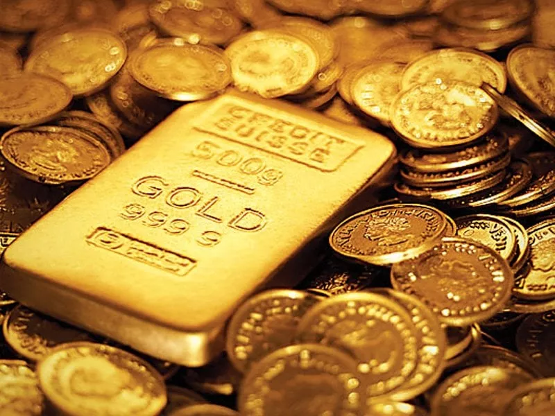 gold prices are expected to go down to rs42 000 per tola says president sindh sarafa association photo file gold prices are expected to go down to rs42 000 per tola says president sindh sarafa association photo file
