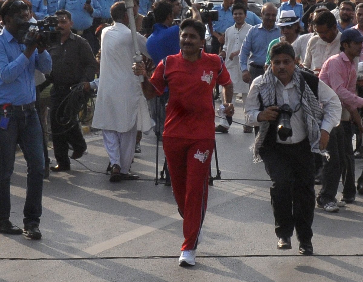 it feels great to be given the honour of being the first torch bearer for these games says javed miandad photo zafar aslam