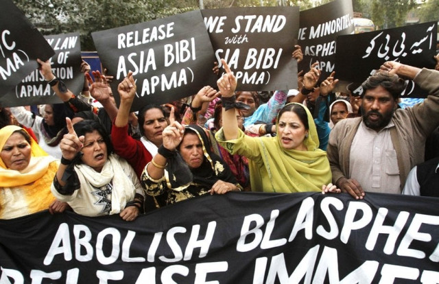protesters hold up placards while demanding the release of asia bibi at a rally in lahore november 21 2010 photo reuters file protesters hold up placards while demanding the release of asia bibi at a rally in lahore november 21 2010 photo reuters file
