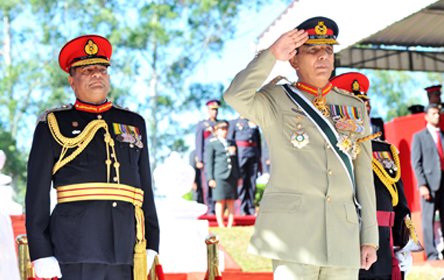 pakistan army chief gen ashfaq pervez kayani r and commander sri lanka army general jagath jayasuriya at the sri lankan military academy on saturday photo ispr