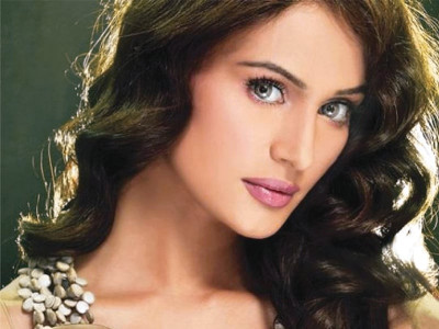 mehreen syed dropped from indian film