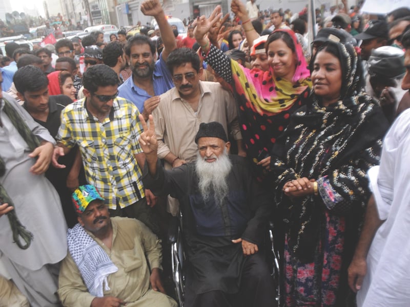 social activist abdul sattar edhi joins the lyari residents registering their protest against the extrajudicial killings by rangers in lyari photo mohammad saqib express