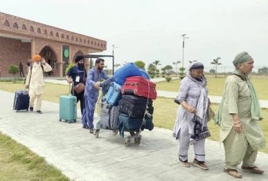 sikh pilgrims return to india via the wagah border after completing their 10 day stay in pakistan photo express