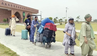 sikh pilgrims return to india via the wagah border after completing their 10 day stay in pakistan photo express
