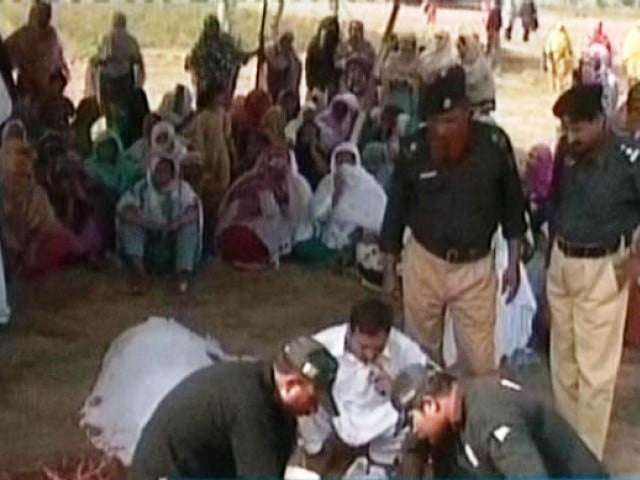 fifteen year old zainab 039 s grave was found open early wednesday morning photo express