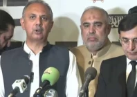 pti leaders omer ayub khan and barrister gohar ali khan address a press conference outside parliament house in islamabad on november 4 2024 photo screengrab