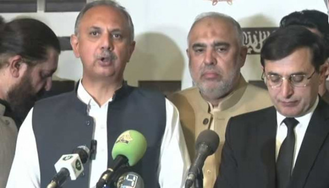 pti leaders omer ayub khan and barrister gohar ali khan address a press conference outside parliament house in islamabad on november 4 2024 photo screengrab pti leaders omer ayub khan and barrister gohar ali khan address a press conference outside parliament house in islamabad on november 4 2024 photo screengrab