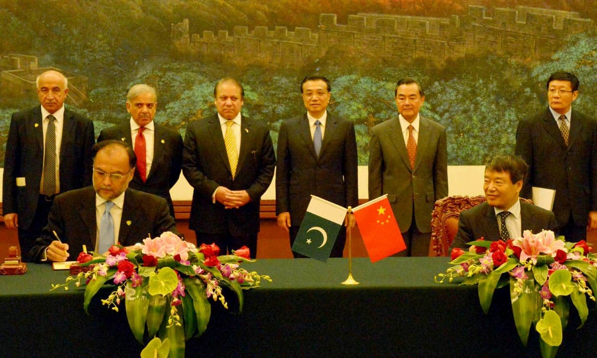 nawaz sharif and chinese premier in an agreement signing ceremony in beijing photo government of pakistan website