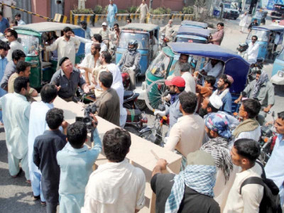 kth shut for hours as clashes erupt between journalists doctors