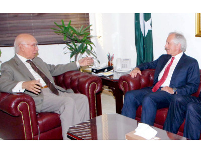 diplomacy us officials meets sartaj aziz