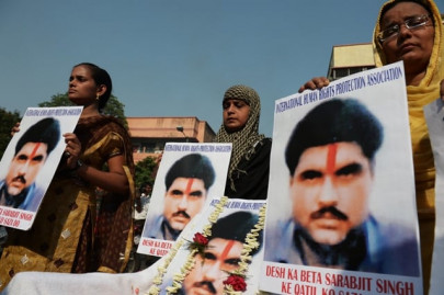 uk rights activist to move icj over indian pows in pakistan