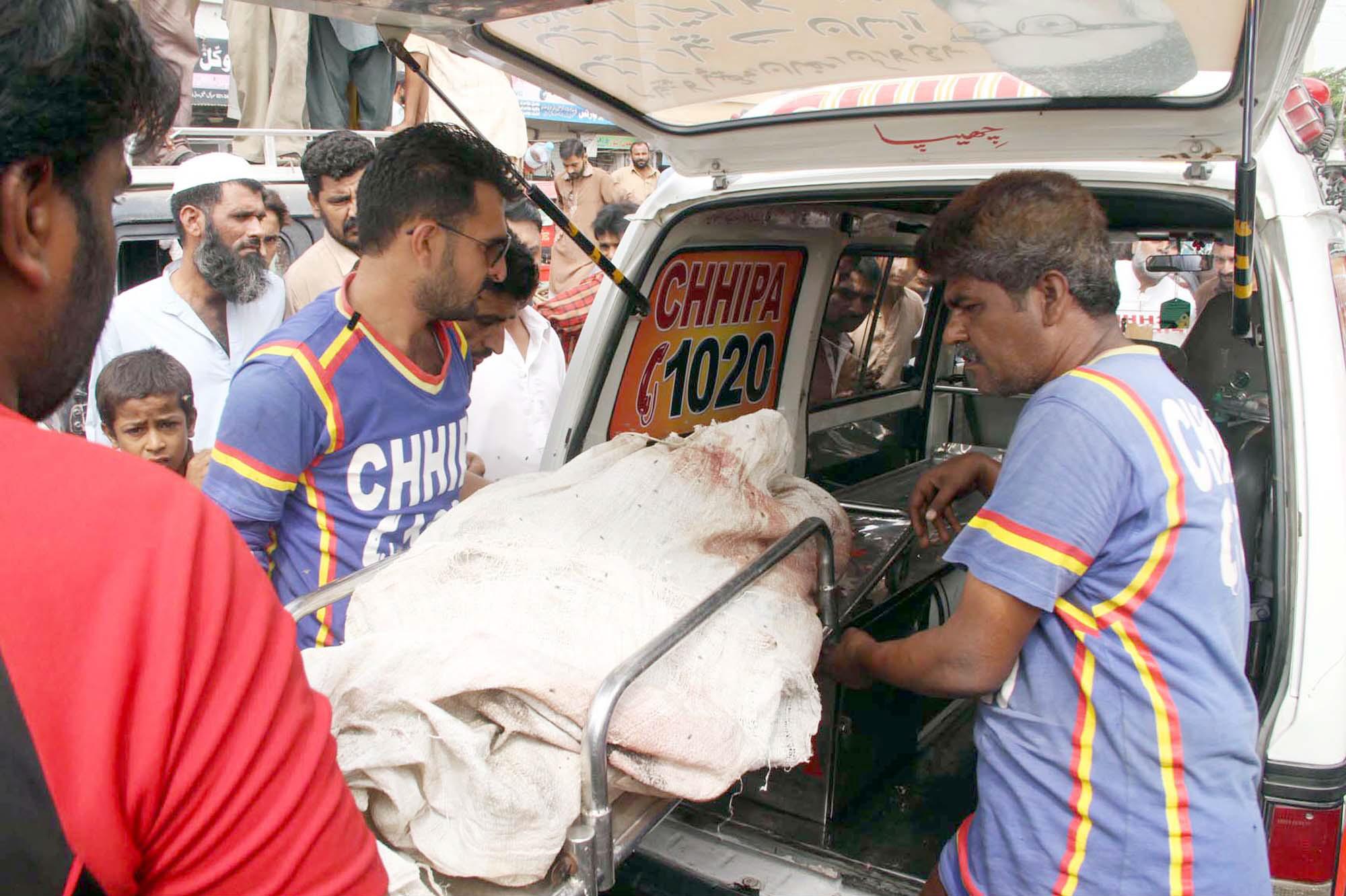 new karachi division sp qamaruz zaman told the express tribune that tit for tat killings were taking place photo s imran ali ppi images