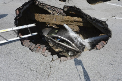 ohio sinkhole swallows car driver climbs out ohio sinkhole swallows car driver climbs out