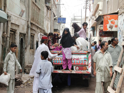 as residents return to lyari after a week so does the violence