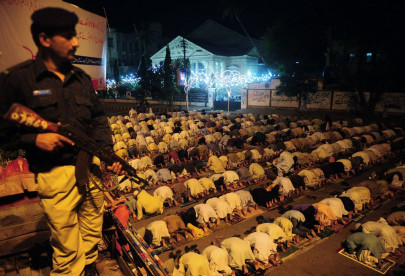 security plan 10 000 policemen to guard city mosques in ramazan