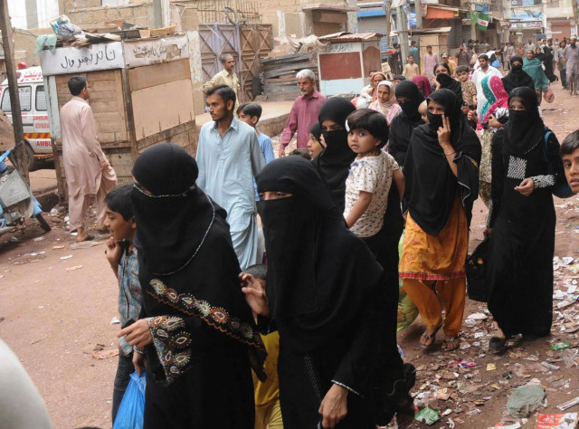 although displacement of lyari residents actually started on july 4 hundreds of families left the area last friday when the situation became more critical photo rashid ajmeri express although displacement of lyari residents actually started on july 4 hundreds of families left the area last friday when the situation became more critical photo rashid ajmeri express