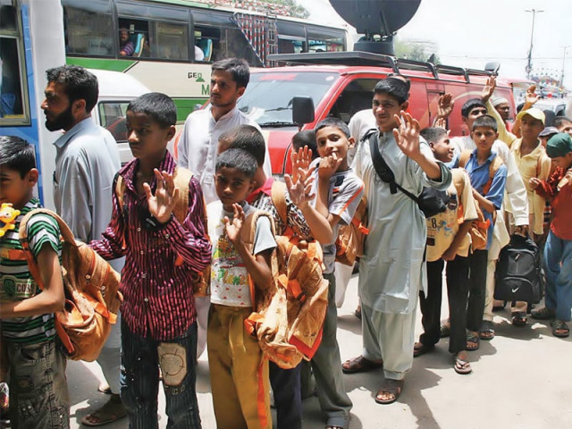 children who have been living at edhi centre boarding buses at tower on friday to go around the country and look for their families photo online