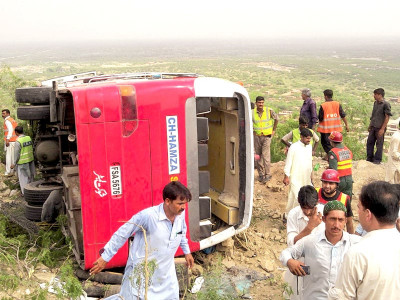 disaster prone salt range ten perish in motorway bus crash disaster prone salt range ten perish in motorway bus crash