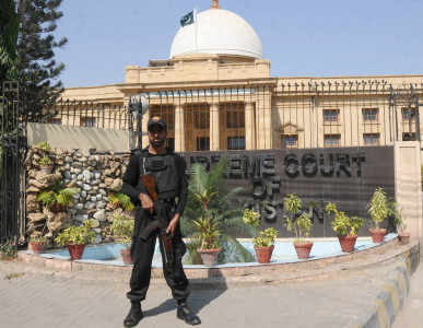 karachi violence sc inquires about lyari takes notice of terror suspects escaping