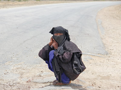 young woman in thatta begs by the motto of look dirty earn more young woman in thatta begs by the motto of look dirty earn more