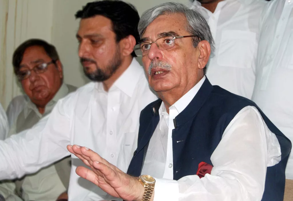 we have decided to resign from our designations as a protest against the non serious attitude of chief minister pervez khattak says bilour photo ppi we have decided to resign from our designations as a protest against the non serious attitude of chief minister pervez khattak says bilour photo ppi