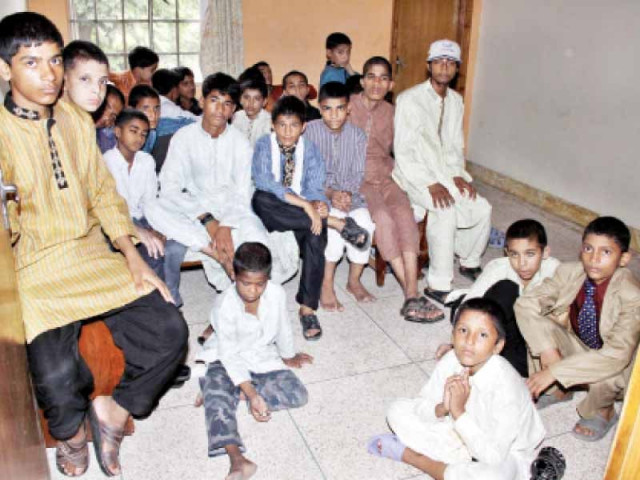 50 children set out from karachi to be reunited with their families 50 children set out from karachi to be reunited with their families